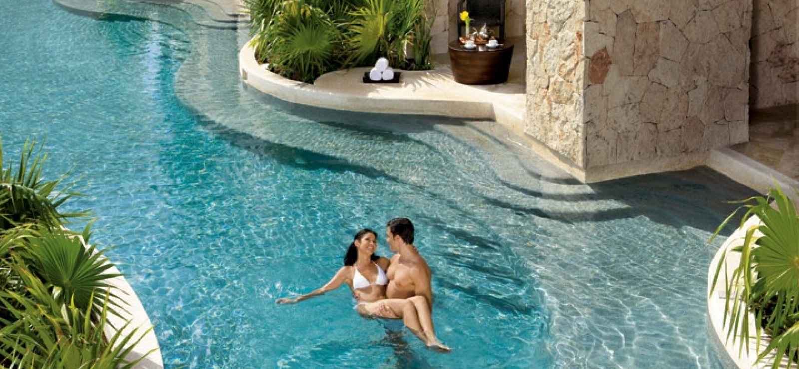 swim up pool
