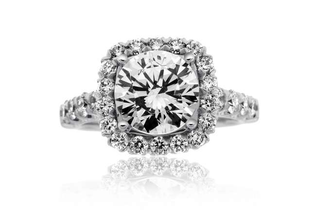 Engagement Ring With Round Diamond