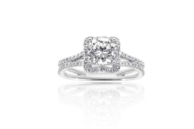 Engagement Ring With Round Diamond