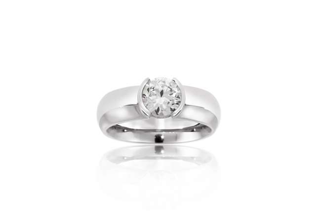 Engagement Ring With Round Diamond