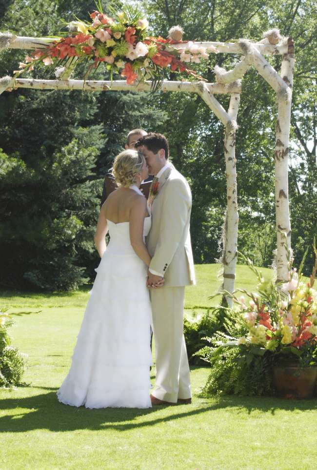 Outdoor ceremony at Elcona Country Club