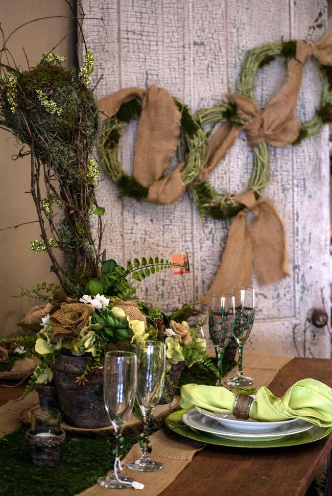 Rustic table setting uses burlap