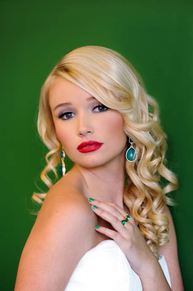 Soft & Natural Hair With Bold Makeup & Jewelry