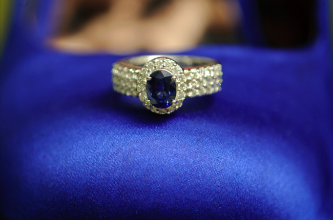 blue sapphire ring