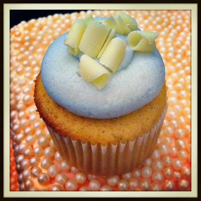Cupcake with white chocolate shavings