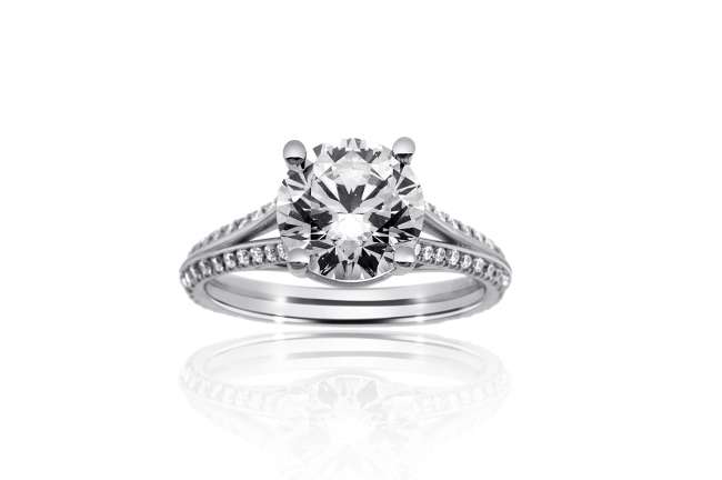 Engagement Ring With Round Diamond