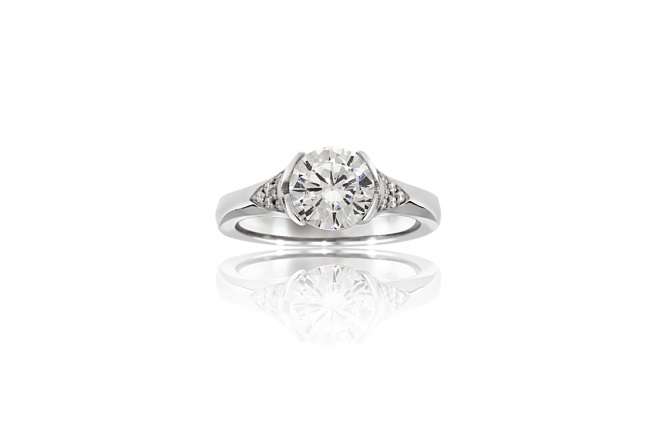 Engagement Ring With Round Diamond
