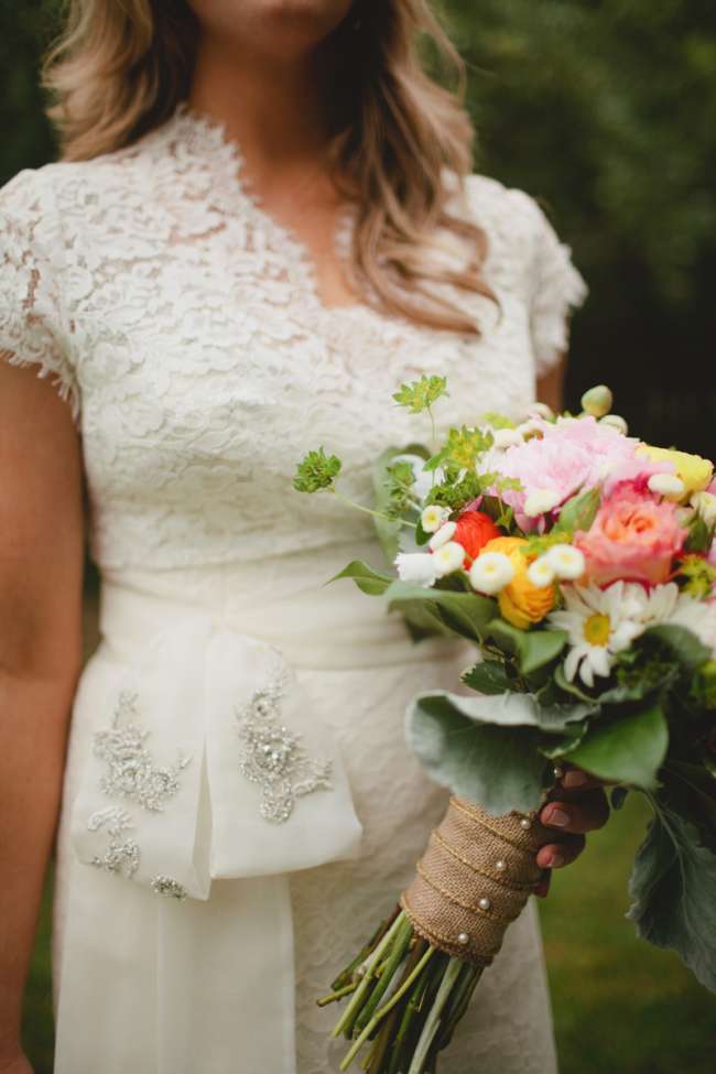 Burlap & Pearl Detail on Bouquet