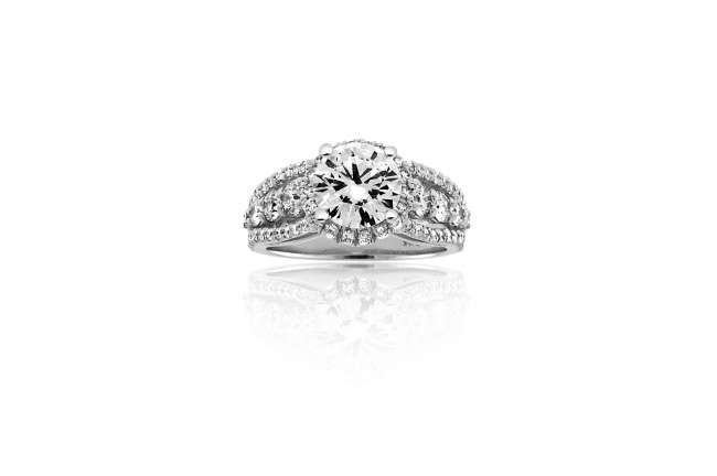 Engagement Ring With Round Diamond