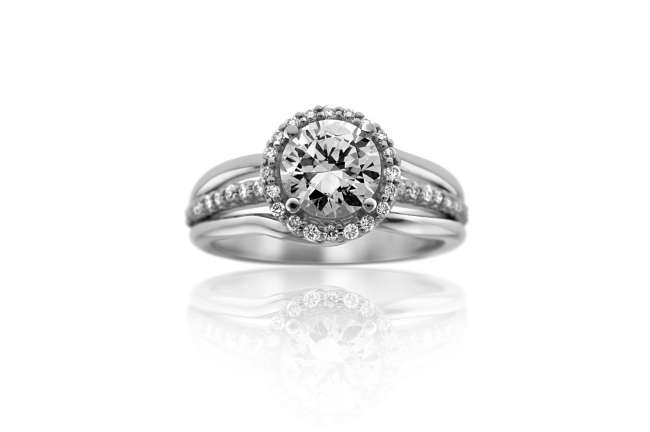 Engagement Ring With Round Diamond