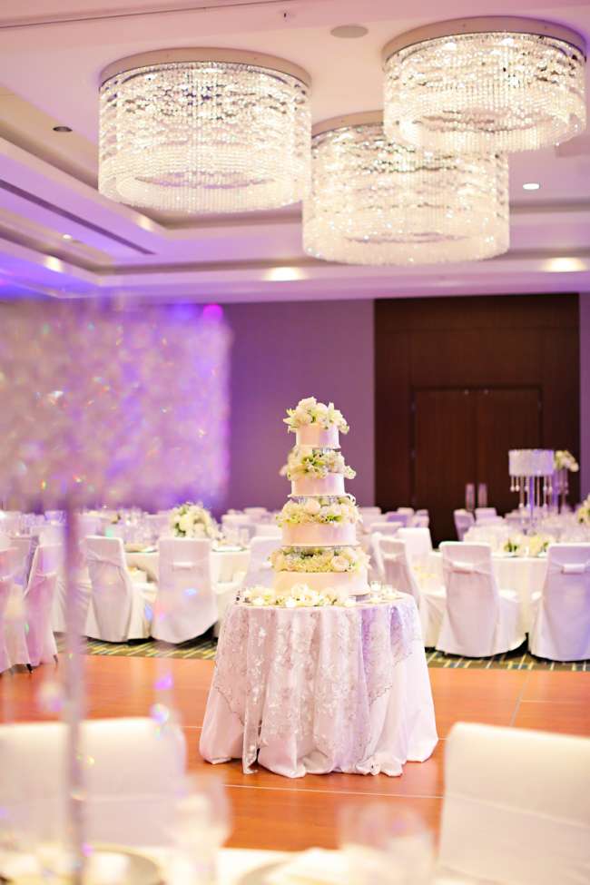 Beautiful 4-Tiered Cake in the Elegant Alexander Hotel
