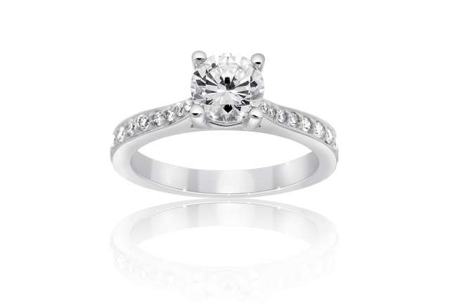 Engagement Ring With Round Diamond