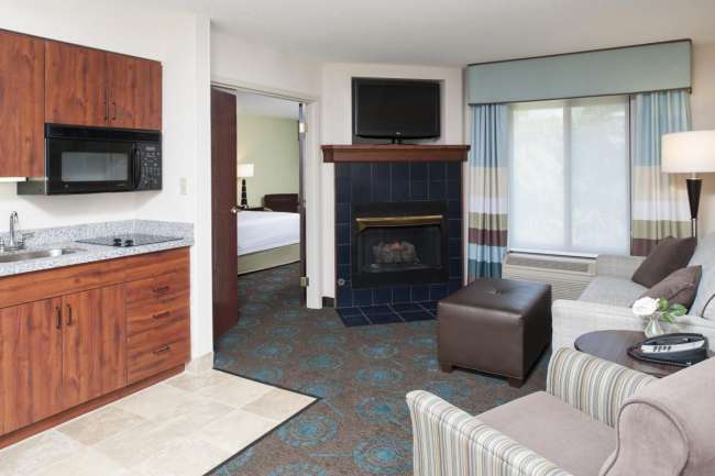 Hampton Inn Kokomo King Suite with fireplace & kitchen