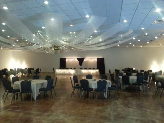 Simple decor with rustic theme